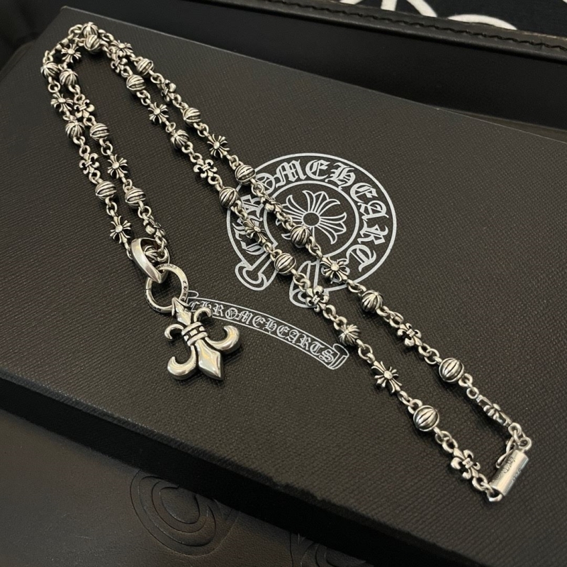 Ch*0me He**ts necklaces